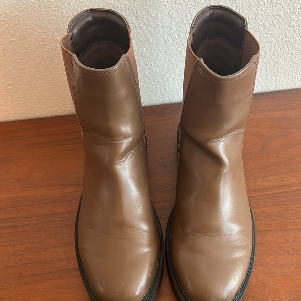 BROWN Chelsea boots size 8